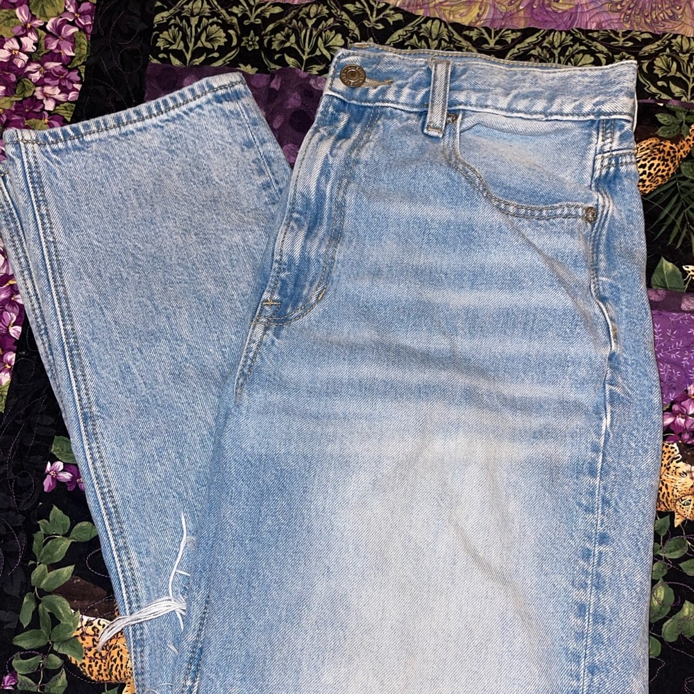 NWOT AE mom jeans with holes